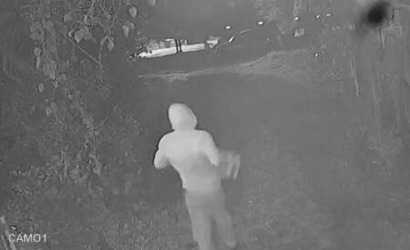 Una pareja era buscada por distintos robos, se ocultaron en una vivienda deshabitada y fueron arrestados en Campo Grande imagen-4