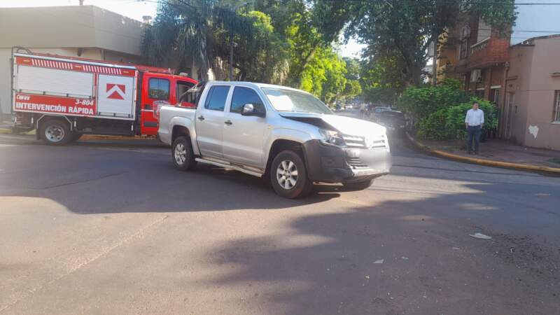 Siniestro vial en Posadas: choque y vuelco dejó cuatro personas lesionadas imagen-2