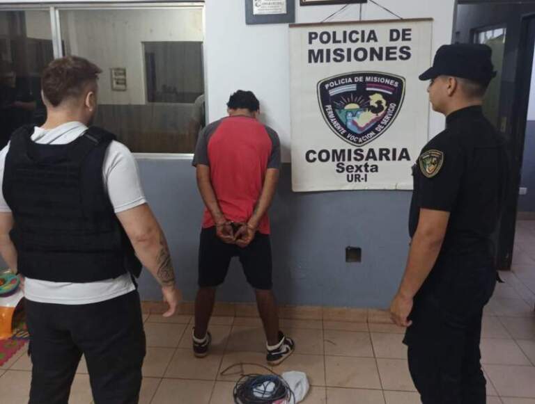 Diez detenidos, droga incautada y asistencias de urgencia: intensa madrugada de operativos policiales en Posadas Diez detenidos, droga incautada y asistencias de urgencia: intensa madrugada de operativos policiales en Posadas imagen-25