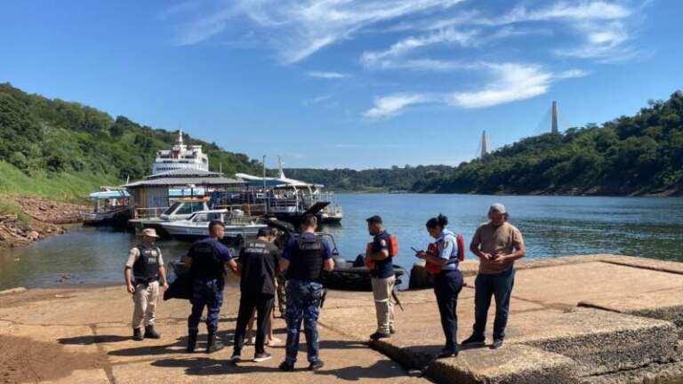 Expulsaron del país a un ciudadano paraguayo detenido por robo agravado: tenía pedido de captura por homicidio en su país imagen-50