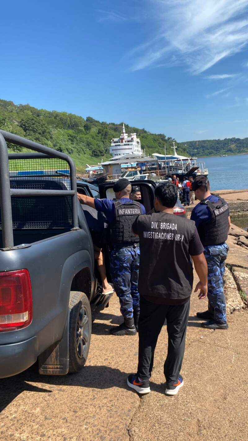 Expulsaron del país a un ciudadano paraguayo detenido por robo agravado: tenía pedido de captura por homicidio en su país imagen-6