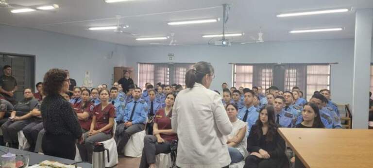 Cadetes del Servicio Penitenciario recibieron capacitación clave en prevención de salud mental imagen-38