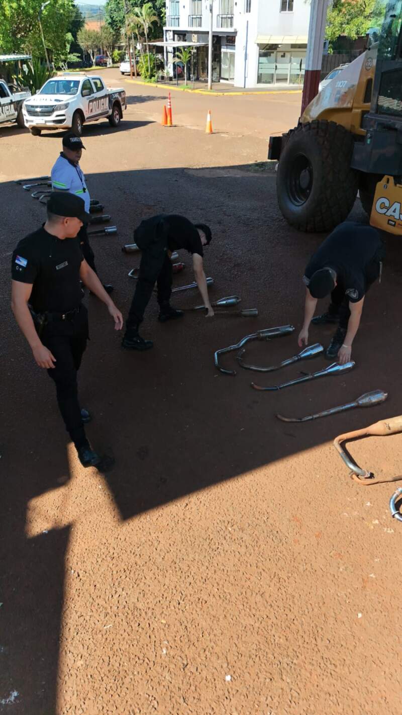 Menos ruidos molestos en los barrios: destruyeron 32 escapes ilegales en Puerto Esperanza imagen-6