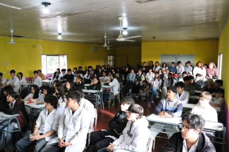 Alarma en las escuelas: advierten sobre retos y pactos de pertenencia entre adolescentes Alarma en las escuelas: advierten sobre retos y pactos de pertenencia entre adolescentes imagen-33