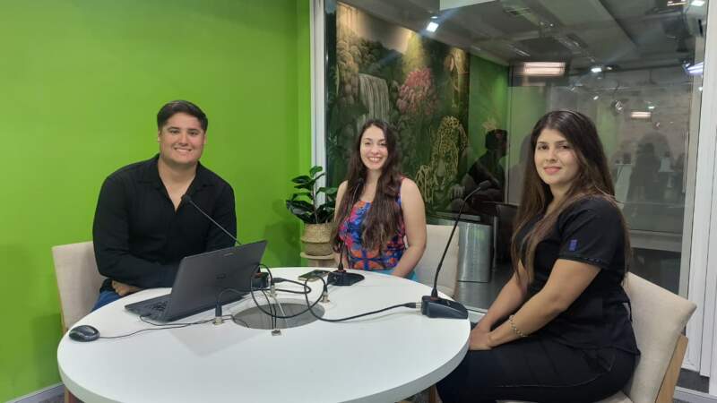 Horas sentado, estrés y celular: la combinación que deteriora la postura y afecta al cuerpo imagen-2