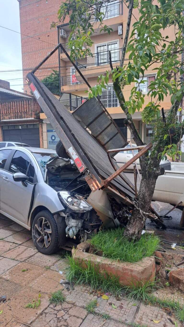 Choque en cadena dejó cuatro vehículos dañados en Posadas imagen-9