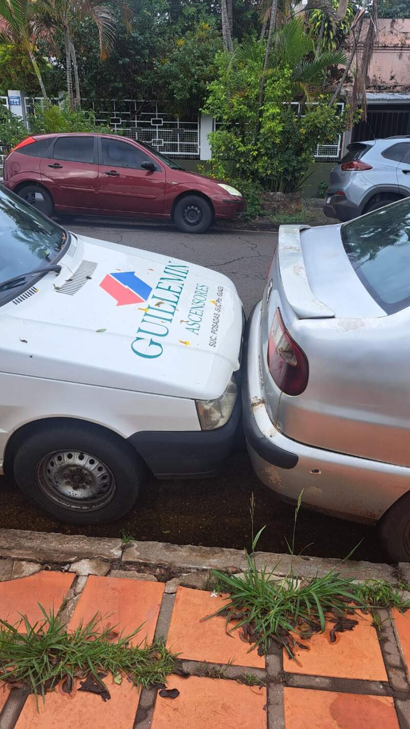 Choque en cadena dejó cuatro vehículos dañados en Posadas imagen-2