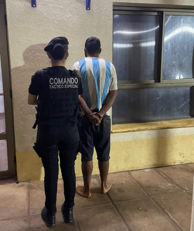 Quiso arrancar el fin de semana con bebidas ajenas y terminó detenido en Posadas imagen-2