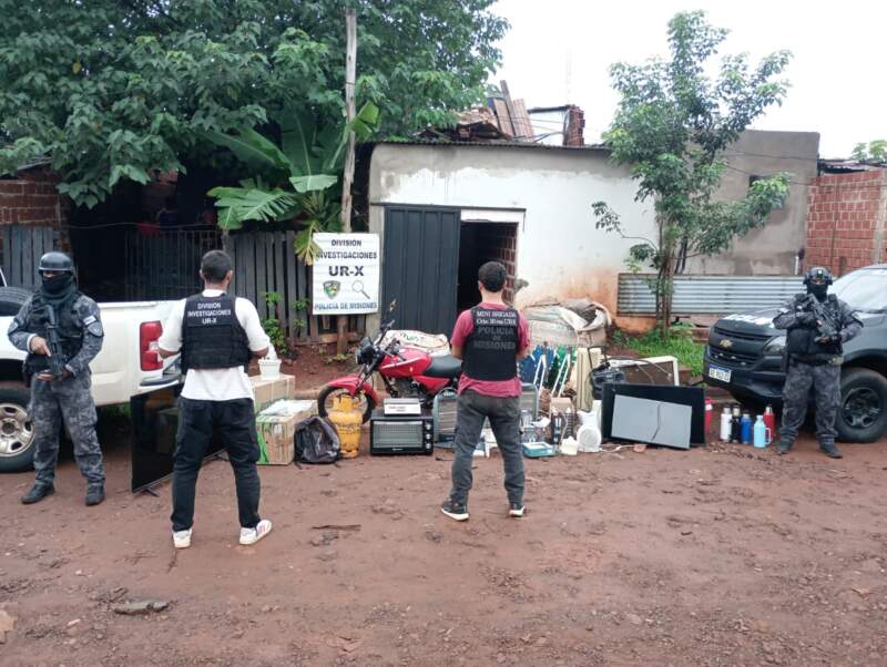 Hallaron droga en una casa utilizada como búnker narco y depósito de objetos robados en Posadas imagen-12