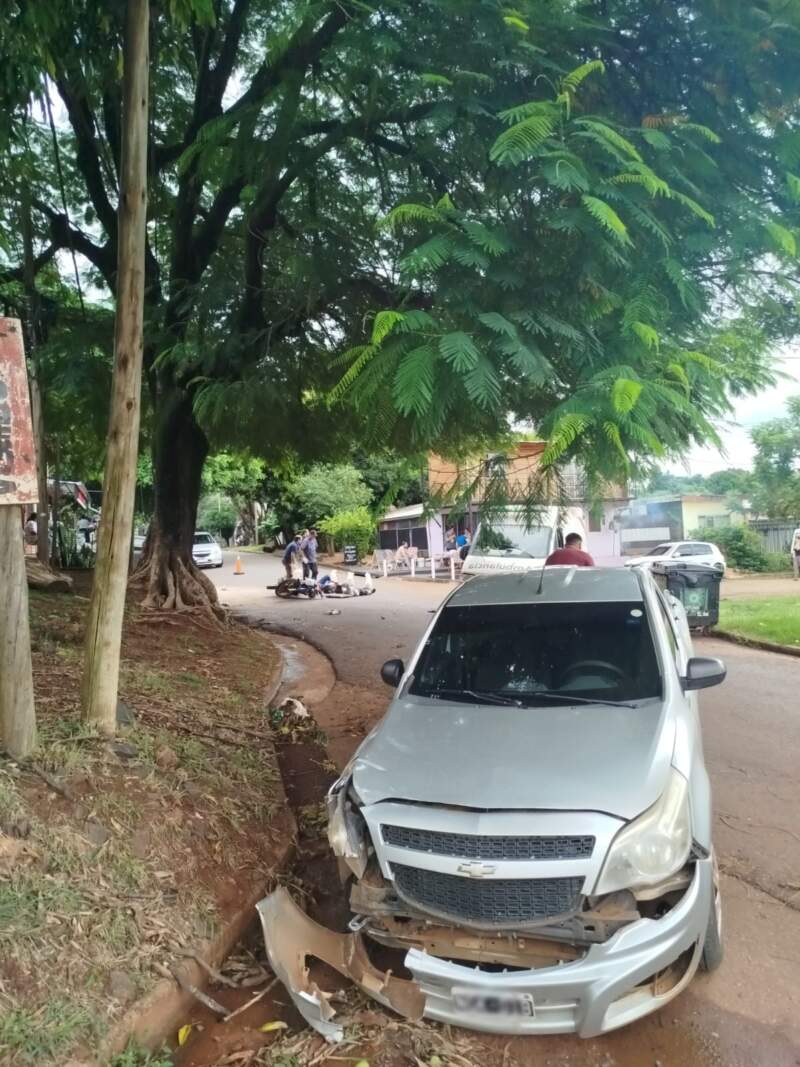 Choque entre una moto y una camioneta dejó dos lesionados en Posadas imagen-12