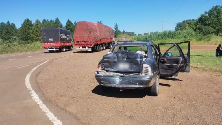 Un choque entre un camión y un automóvil dejó varios lesionados en Alem Un choque entre un camión y un automóvil dejó varios lesionados en Alem imagen-49