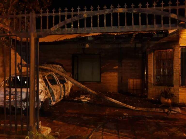 Se incendió un auto en plena madrugada en Posadas por un posible cortocircuito imagen-28