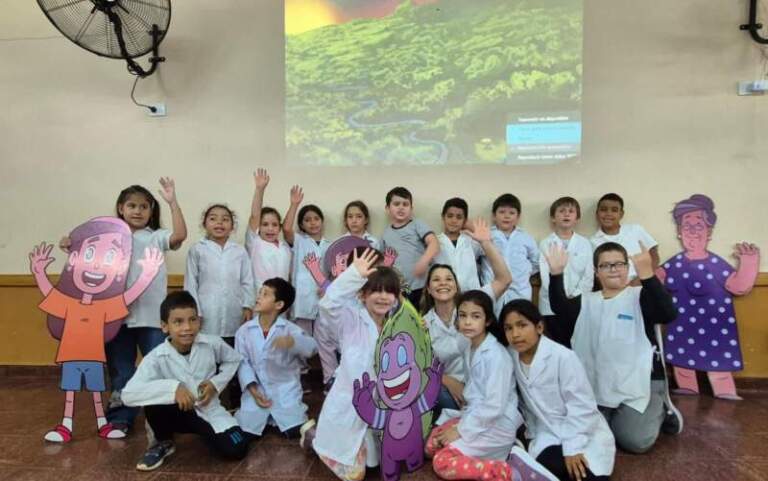 Alfabetización audiovisual como política de Estado: el Gobierno de Misiones llega a Cerro Azul con el Conozco Misiones con mi Escuela y el MóvilFest Alfabetización audiovisual como política de Estado: el Gobierno de Misiones llega a Cerro Azul con el Conozco Misiones con mi Escuela y el MóvilFest imagen-14