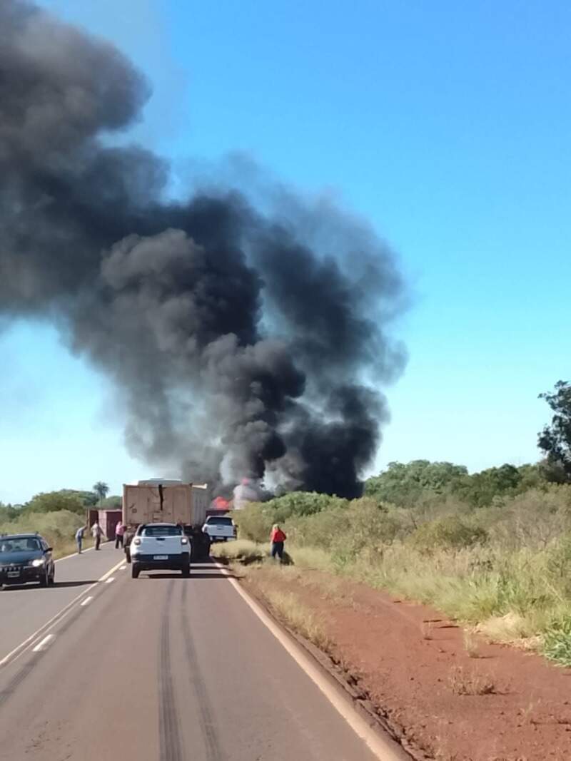 Corrientes: tras choque vehicular, camión se incendió en la Ruta Nacional 14, cerca de Liebig imagen-6