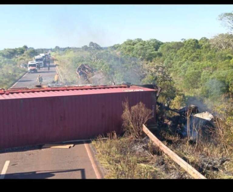 Corrientes: reportan un muerto y un herido grave en el triple choque con incendio en Ruta Nacional 14, cerca de Liebig Corrientes: reportan un muerto y un herido grave en el triple choque con incendio en Ruta Nacional 14, cerca de Liebig imagen-3