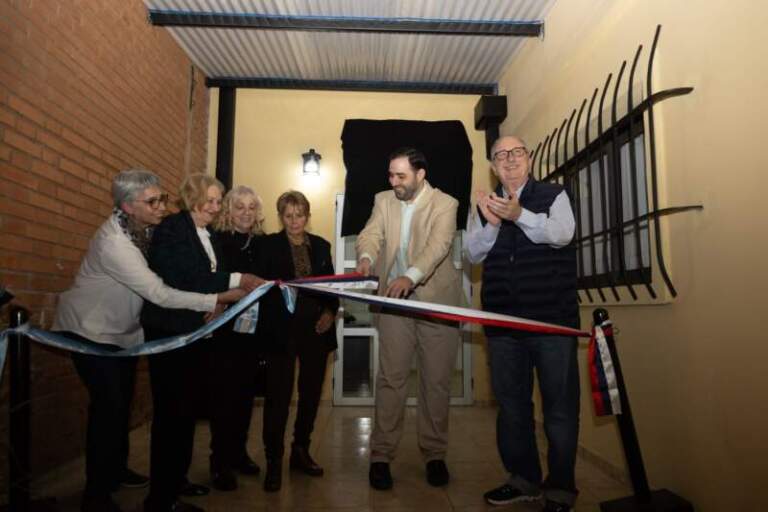 «El acercar los servicios a la comunidad es la cosa más digna que pueda hacer una gestión», dijo Passalacqua al inaugurar en Alem un Centro de Diagnóstico del Cáncer "El acercar los servicios a la comunidad es la cosa más digna que pueda hacer una gestión", dijo Passalacqua al inaugurar en Alem un Centro de Diagnóstico del Cáncer imagen-26