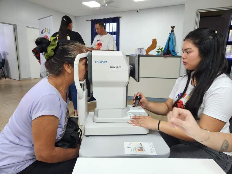 Con alta demanda por problemas de visión, Mirar Mejor atendió a vecinos de Loreto y entregó anteojos gratuitos imagen-8