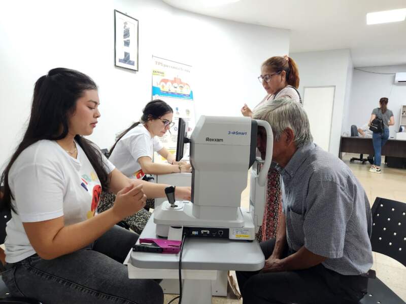 Con alta demanda por problemas de visión, Mirar Mejor atendió a vecinos de Loreto y entregó anteojos gratuitos imagen-12