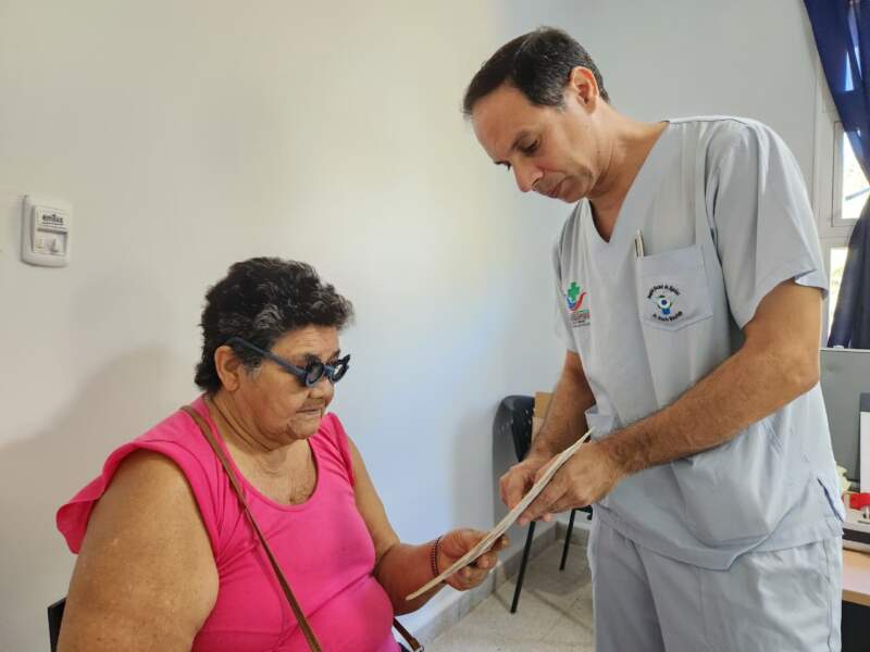 Con alta demanda por problemas de visión, Mirar Mejor atendió a vecinos de Loreto y entregó anteojos gratuitos imagen-16