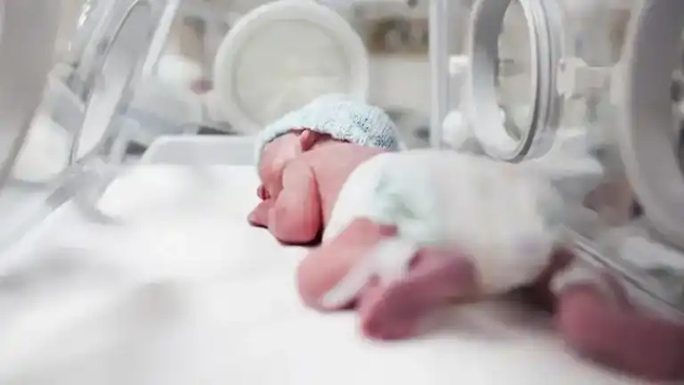 Cuando un bebé llega antes de tiempo, también nace una familia que debe aprender de nuevo a abrazar la vida Cuando un bebé llega antes de tiempo, también nace una familia que debe aprender de nuevo a abrazar la vida imagen-47
