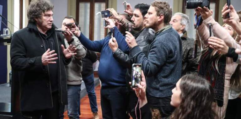 Libertad de prensa en alerta: Argentina cae en el ranking mundial y crece la tensión con los medios Libertad de prensa en alerta: Argentina cae en el ranking mundial y crece la tensión con los medios imagen-24