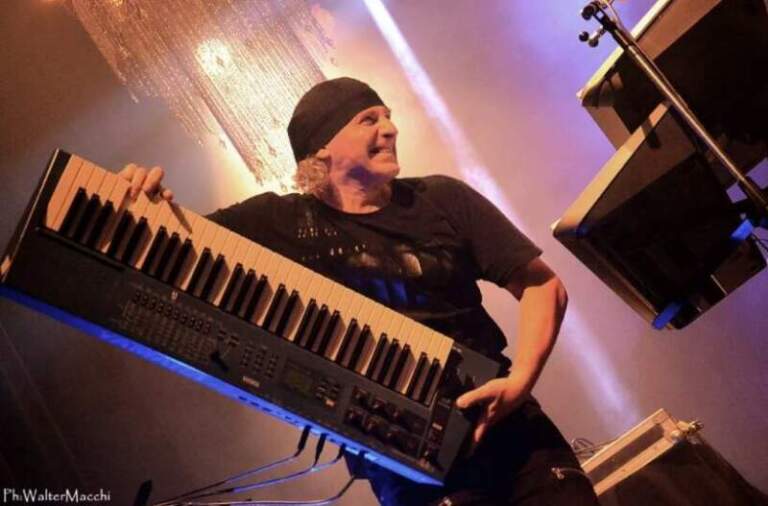 Del rock sinfónico al teclado digital: Hugo Bistolfi desembarca en Posadas con una clínica gratuita Del rock sinfónico al teclado digital: Hugo Bistolfi desembarca en Posadas con una clínica gratuita imagen-32