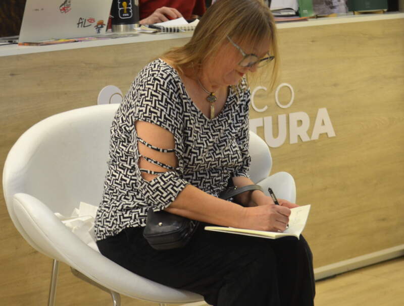 Silvia Hedman presentó su obra, "Memorias del Silencio" en la Feria Internacional del Libro de Buenos Aires imagen-2