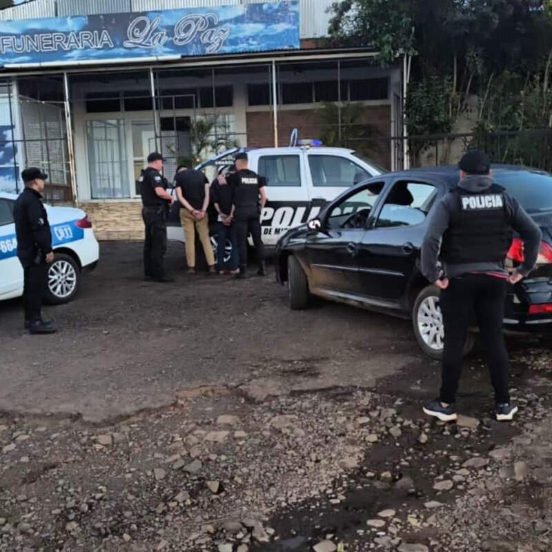 Incendios, disparos y amenazas: detuvieron al delincuente “Tata” y su cómplice por una serie de ataques en El Soberbio 4 Incendios, disparos y amenazas: detuvieron al delincuente “Tata” y su cómplice por una serie de ataques en El Soberbio imagen-3