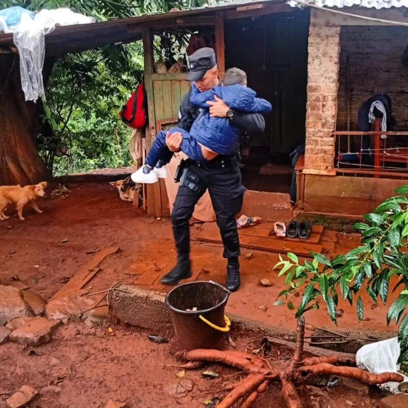 Detenciones, droga incautada y asistencia a vecinos: las intervenciones policiales que marcaron las últimas horas en Misiones imagen-6