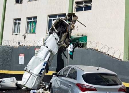 Tragedia en Brasil: una avioneta se estrelló contra un edificio en Belo Horizonte y dos personas murieron imagen-11