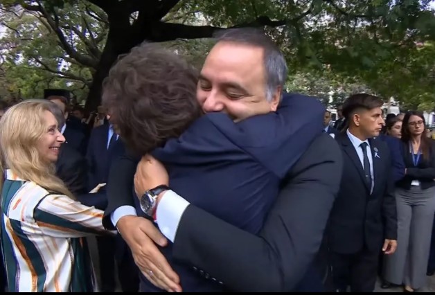 Javier Milei salió a defender la 'cascada' de Manuel Adorni imagen-12