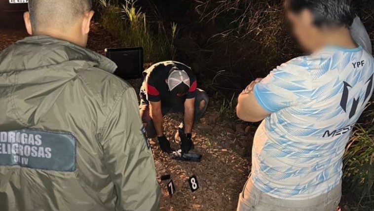 Operativo: $27 millones en droga incautada tras un intento de evasión en un punto de control policial imagen-10