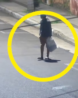 El anillo digital hizo lo suyo: tras un intento de fuga de película, atraparon a dos ladrones de motos en Posadas 3 El anillo digital hizo lo suyo: tras un intento de fuga de película, atraparon a dos ladrones de motos en Posadas imagen-2