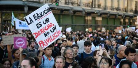 Universidades públicas en crisis: salarios congelados, renuncias, caída de servicios básicos para estudiantes y reclamos masivos imagen-11