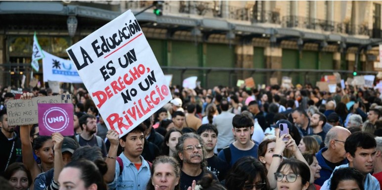 Universidades públicas en crisis: salarios congelados, renuncias, caída de servicios básicos para estudiantes y reclamos masivos imagen-12