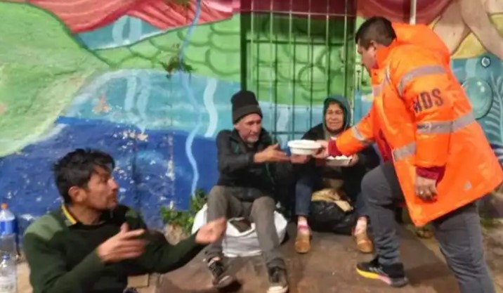 “El frío atenta contra la vida”: continúa el operativo en red para asistir a personas en situación de calle imagen-12