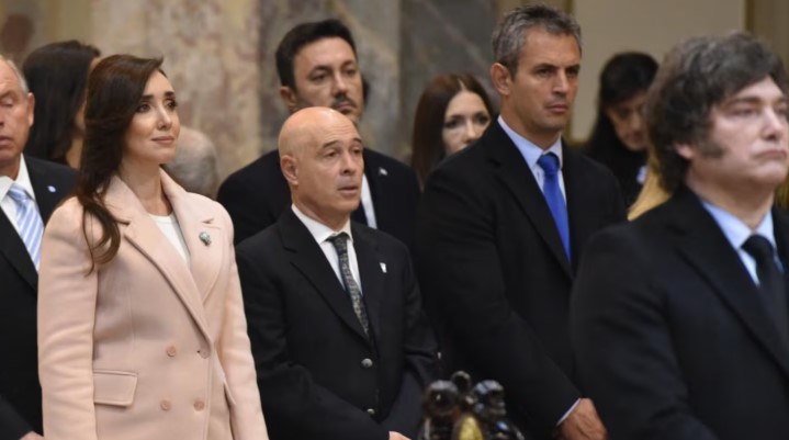 Luego de no haber sido invitada al Tedeum, Victoria Villarruel evitó escalar la tensión con Javier Milei imagen-6
