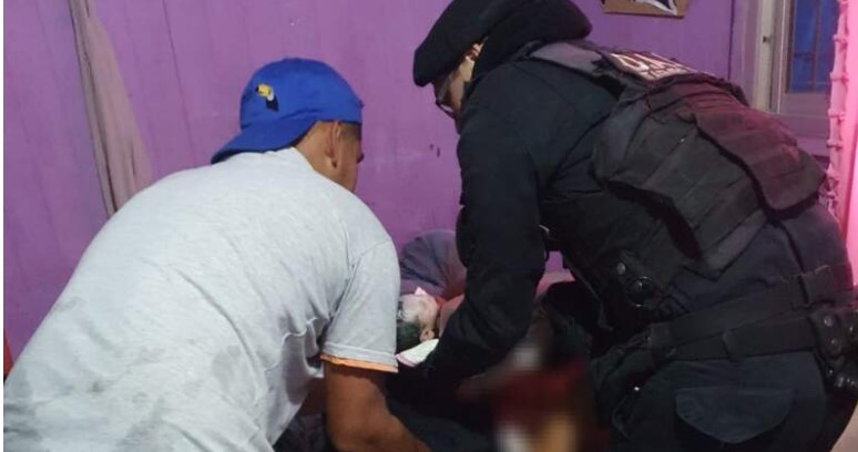 Policías asistieron un parto de urgencia en una vivienda de Itaembé Guazú imagen-9