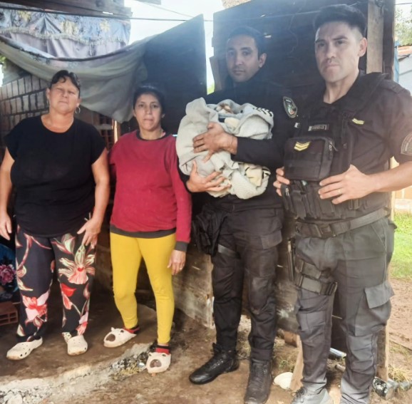 Otro parto de urgencia, otra vida recibida por policías en una vivienda de Garupá imagen-2