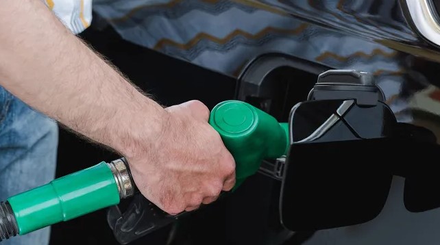 La venta de combustibles cayó por tercer mes consecutivo en abril imagen-19