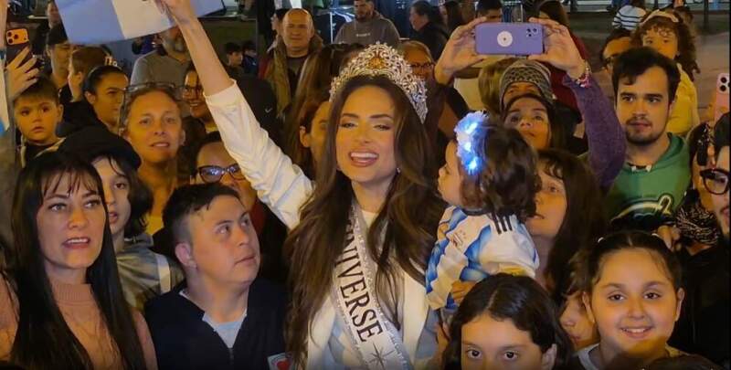 Puerto Iguazú recibió con una multitudinaria caravana a Tamara Rogouski tras consagrarse Miss Universo Argentina 2026 imagen-11