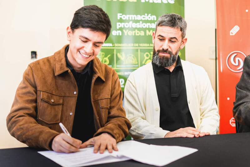 Alianza estratégica: La UGD y la Academia de la Yerba Mate formalizan la certificación de expertos en el sector imagen-2