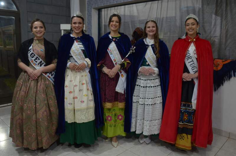 Oberá empieza a latir al ritmo de la Fiesta Nacional del Inmigrante: Portugal y Ucrania ya coronaron a sus nuevas soberanas 7 Oberá empieza a latir al ritmo de la Fiesta Nacional del Inmigrante: Portugal y Ucrania ya coronaron a sus nuevas soberanas imagen-6