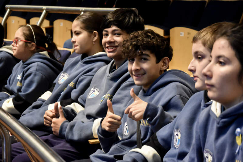 La curiosidad de los alumnos convirtió la visita guiada a la Cámara en una experiencia distinta imagen-4