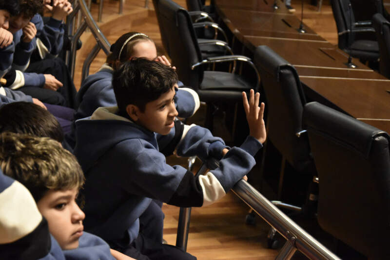 La curiosidad de los alumnos convirtió la visita guiada a la Cámara en una experiencia distinta imagen-26