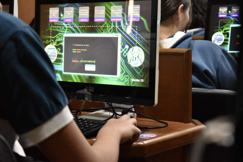 La curiosidad de los alumnos convirtió la visita guiada a la Cámara en una experiencia distinta imagen-24