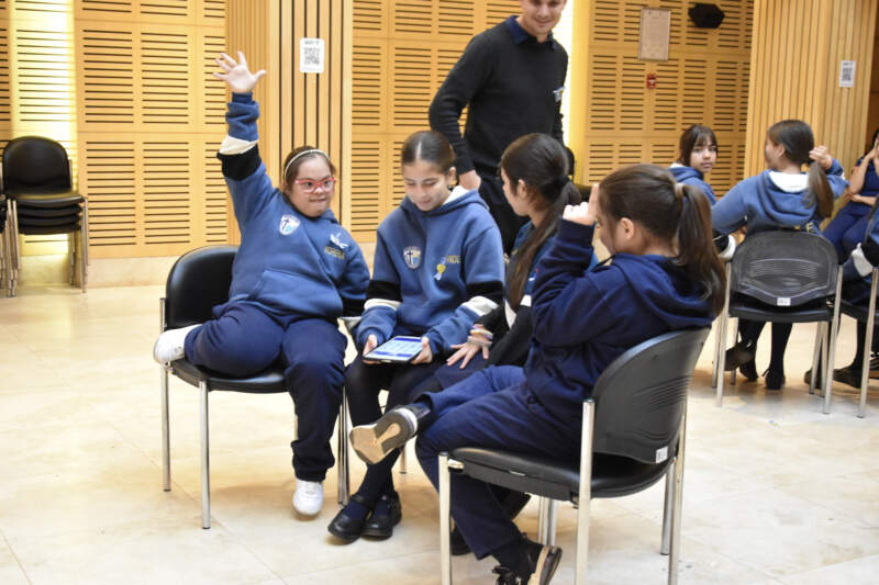 La curiosidad de los alumnos convirtió la visita guiada a la Cámara en una experiencia distinta imagen-32