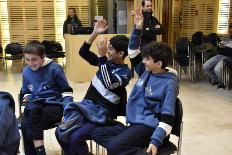 La curiosidad de los alumnos convirtió la visita guiada a la Cámara en una experiencia distinta imagen-28