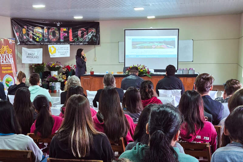Misiones apuesta fuerte a la floricultura: Garuhapé fue sede de un encuentro clave para el sector imagen-12