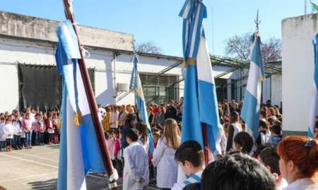 “Los actos patrios no pueden quedar vacíos”: plantean recuperar el debate y la memoria histórica en las escuelas imagen-17